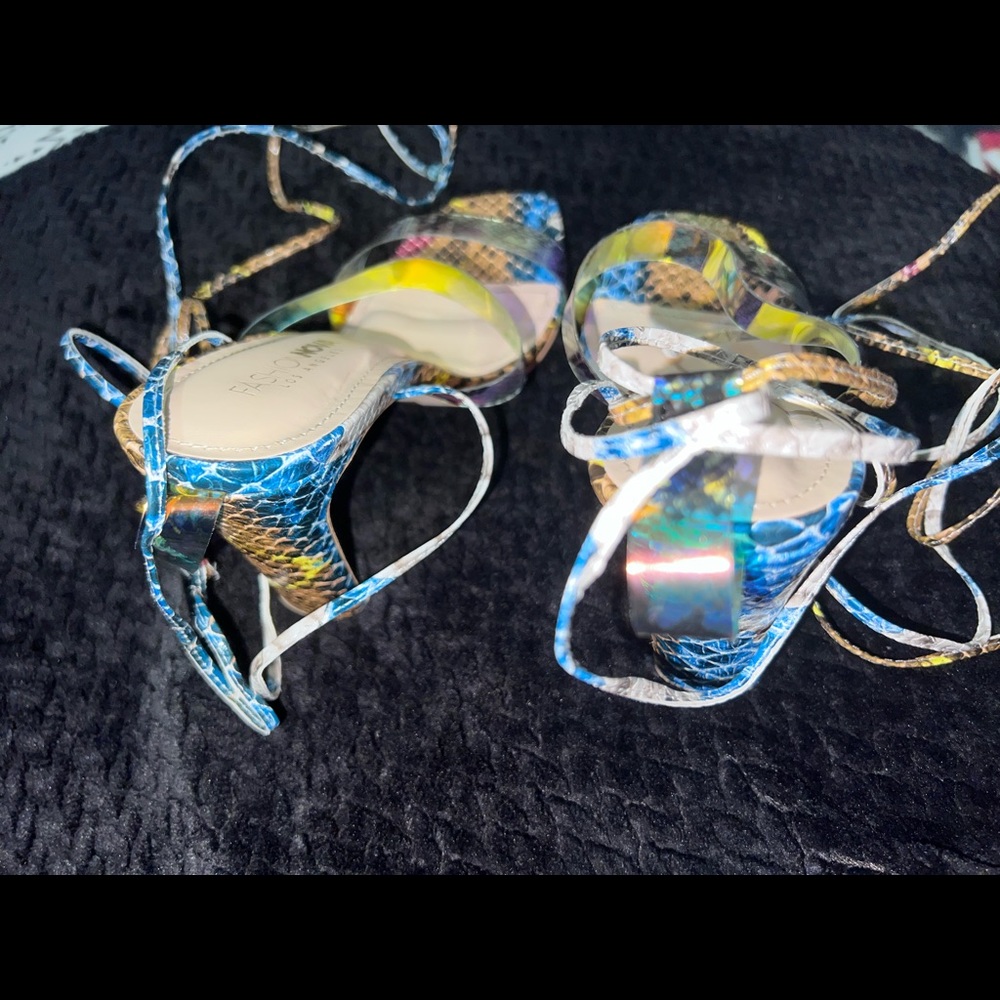 Multi-color - Picture 3 of 6